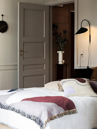 Arum Minimalist Iron Wall Light