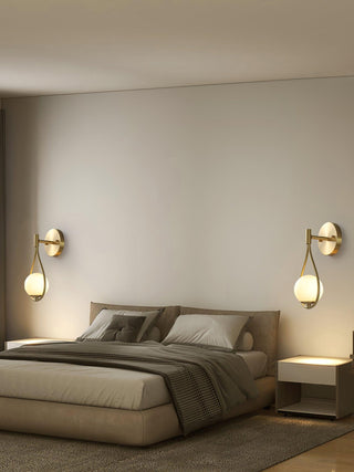 Veyra Minimalist Brass Wall Light