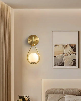 Veyra Minimalist Brass Wall Light