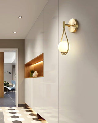 Veyra Minimalist Brass Wall Light