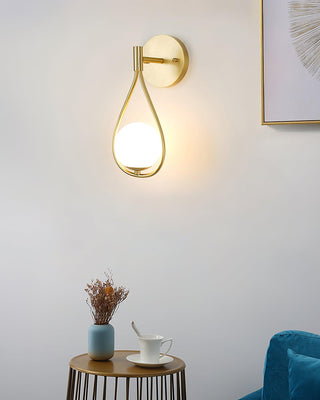 Veyra Minimalist Brass Wall Light