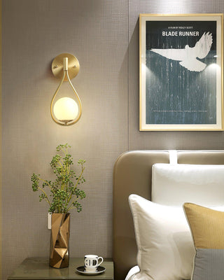 Veyra Minimalist Brass Wall Light