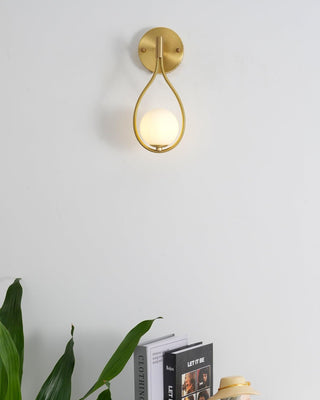 Veyra Minimalist Brass Wall Light
