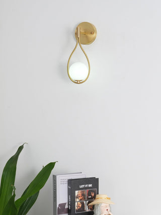 Veyra Minimalist Brass Wall Light