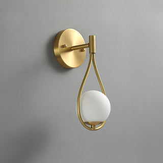 Veyra Minimalist Brass Wall Light