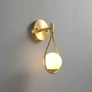 Veyra Minimalist Brass Wall Light