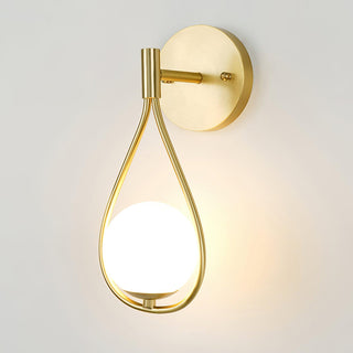 Veyra Minimalist Brass Wall Light