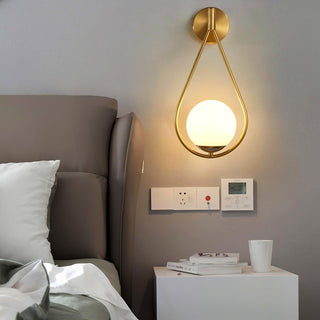 Veyra Minimalist Brass Wall Light