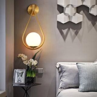 Veyra Minimalist Brass Wall Light