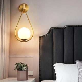 Veyra Minimalist Brass Wall Light