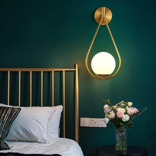 Veyra Minimalist Brass Wall Light