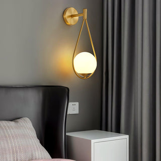Veyra Minimalist Brass Wall Light