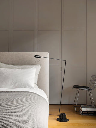 Apex Flex Minimalist Metal Floor Light
