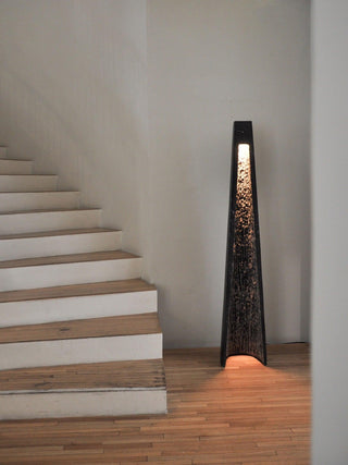 Estela Sculptural Marble Floor Light