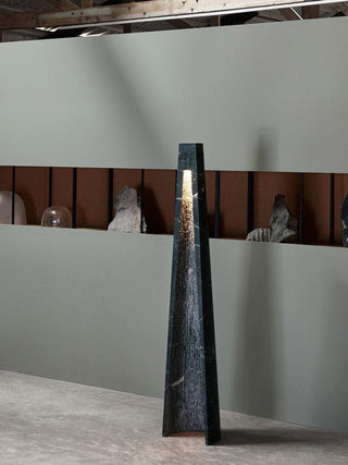 Estela Sculptural Marble Floor Light