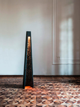 Estela Sculptural Marble Floor Light