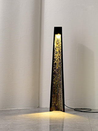 Estela Sculptural Marble Floor Light