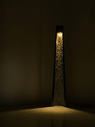 Estela Sculptural Marble Floor Light