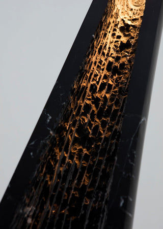 Estela Sculptural Marble Floor Light