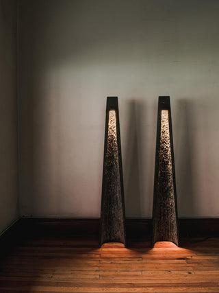 Estela Sculptural Marble Floor Light