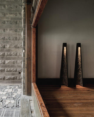 Estela Sculptural Marble Floor Light