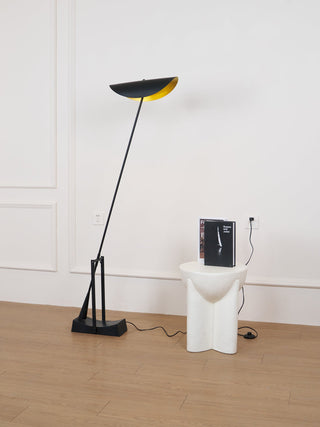 Horizon Minimalist Iron Floor Light