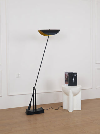 Horizon Minimalist Iron Floor Light
