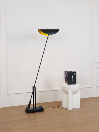 Horizon Minimalist Iron Floor Light