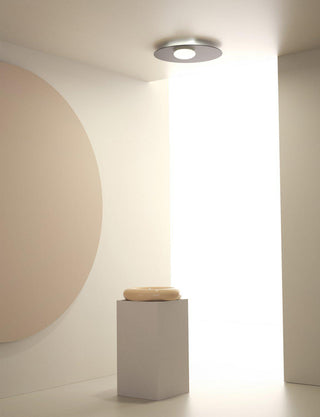 Kwic Minimalist Metal Wall Light