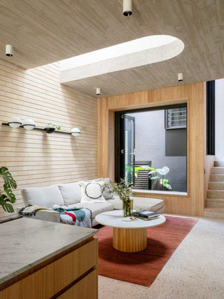 Palma Minimalist Metal Wall Light