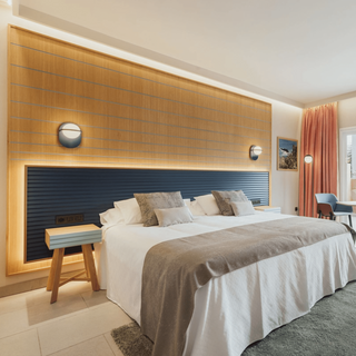Rise Modern Brass Wall Lamp