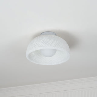 Lira Minimalist Resin Wall Sconce