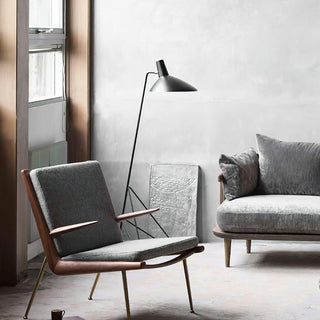 Svelte Noir Sculptural Metal Floor Light