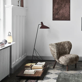 Svelte Noir Sculptural Metal Floor Light
