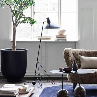 Svelte Noir Sculptural Metal Floor Light