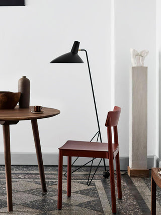 Svelte Noir Sculptural Metal Floor Light