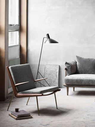 Svelte Noir Sculptural Metal Floor Light