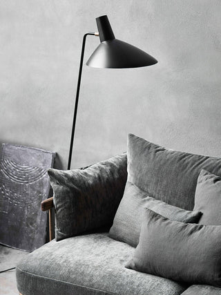 Svelte Noir Sculptural Metal Floor Light