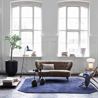 Svelte Noir Sculptural Metal Floor Light