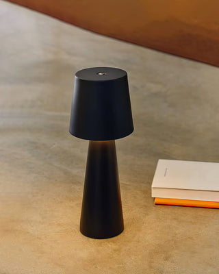 Villeroy Black Aluminum Table Lamp